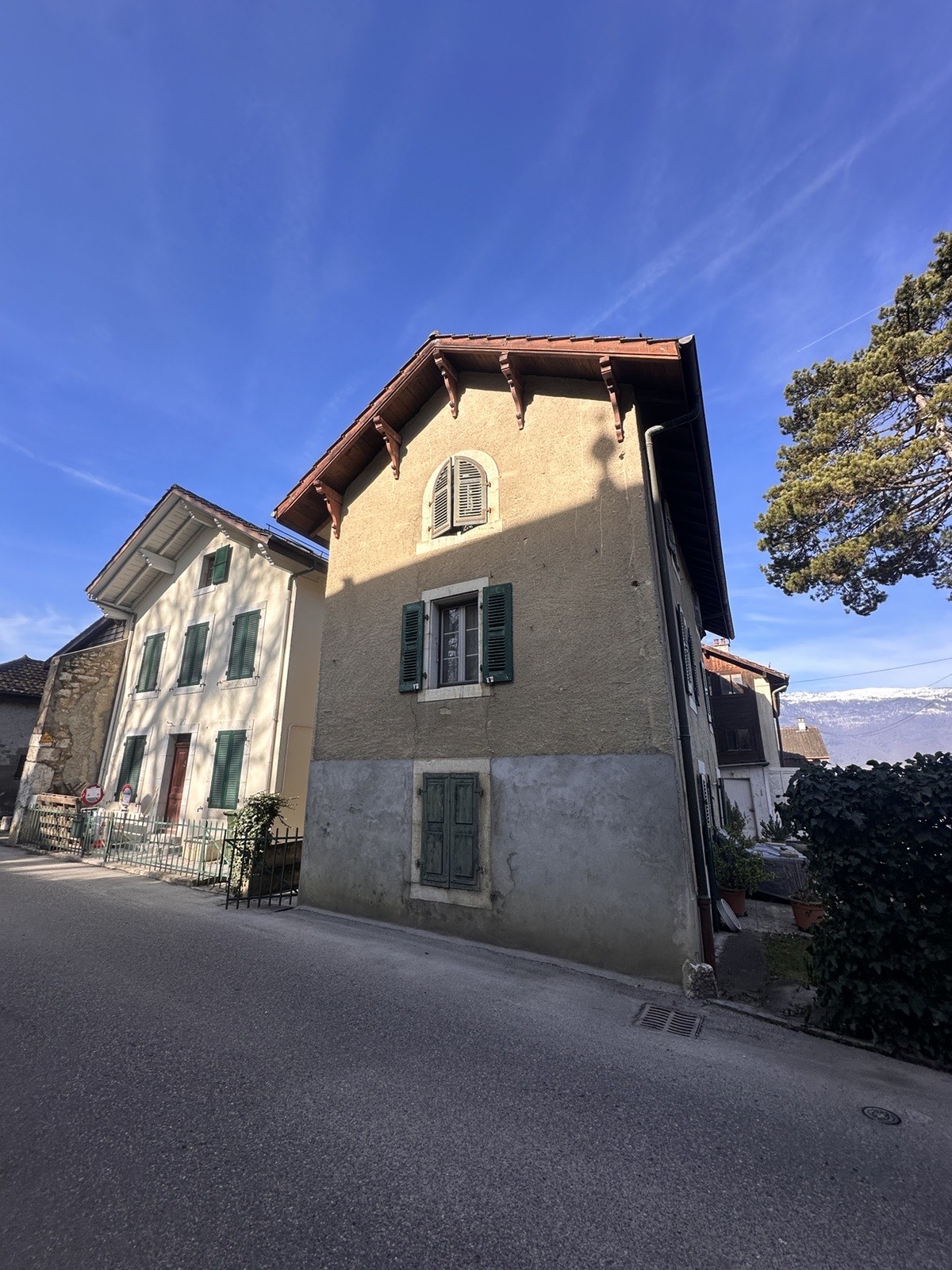 Façade de l'habitation villageoise à Choully, Satigny